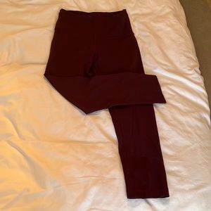 LIKE NEW Lululemon Wunder Under 21” legging